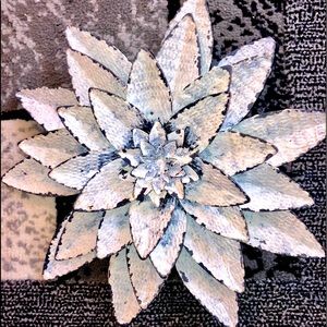 Stunning White Distressed Floral Metal Wall Decor in Excellent Condition